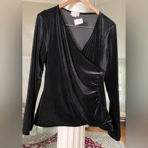 Jon Den women’s Deep V- neck long sleeve velvet top six X Large in back  black